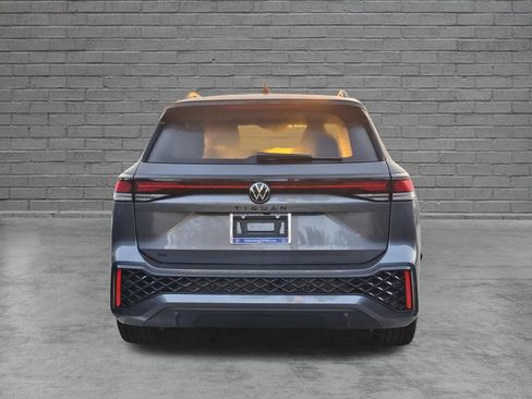 New 2026 Volkswagen Tiguan SE R-Line FWD image 4
