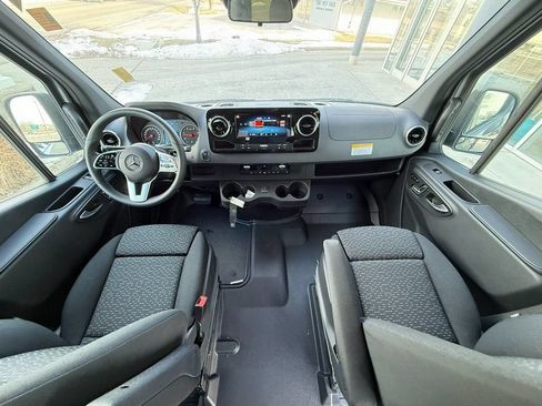 Used 2023 Mercedes-Benz Sprinter 2500 image 25