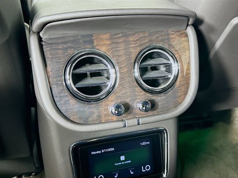 Used 2022 Bentley Bentayga AWD/4WD image 35
