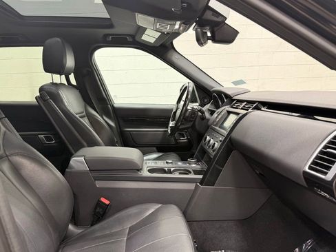 Used 2017 Land Rover Discovery SE AWD/4WD image 45