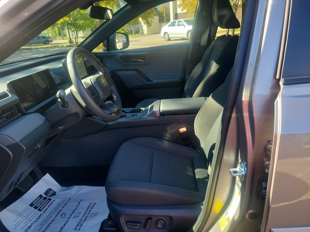 Used 2026 Toyota RAV4 SE w/ Convenience Package FWD image 18