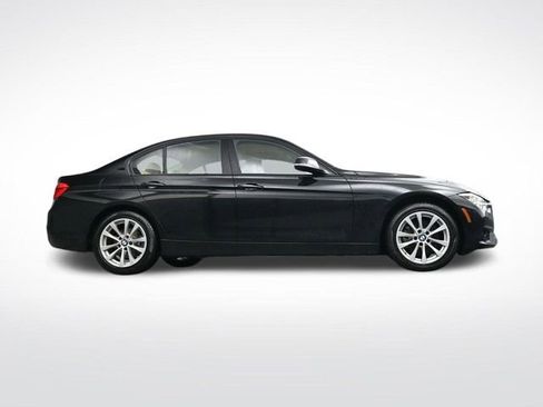 Used 2018 BMW 320i Sedan image 32