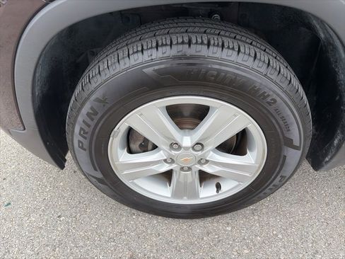 Used 2022 Chevrolet Trax LT w/ LT Convenience Package image 10