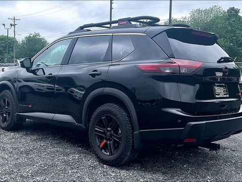 Used 2025 Nissan Rogue SV w/ Rock Creek Premium Package image 4