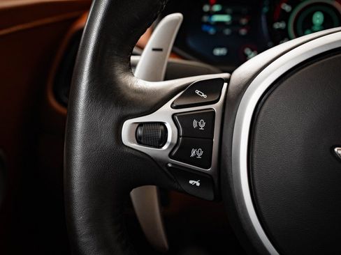 Used 2020 Aston Martin V8 Vantage Coupe image 32