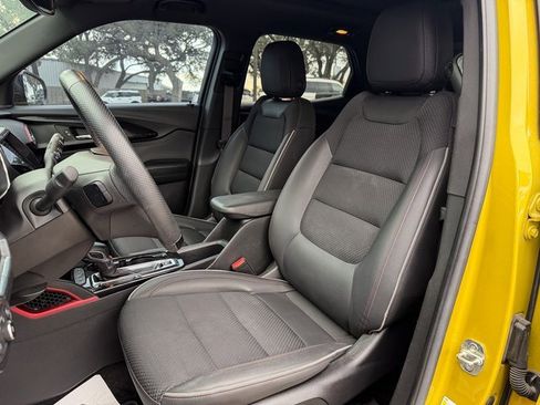 Used 2023 Chevrolet TrailBlazer RS w/ Sun and Liftgate Package image 7