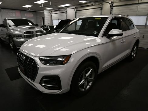 Used 2023 Audi Q5 2.0T Premium w/ Convenience Package AWD/4WD image 3