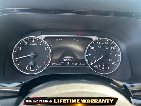 Used 2025 Nissan Pathfinder SL AWD/4WD image 17