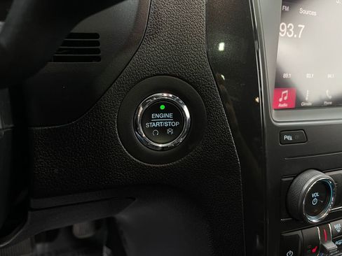 Used 2019 Ford Explorer XLT w/ Equipment Group 202A image 22