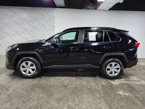 Used 2021 Toyota RAV4 LE AWD/4WD image 2
