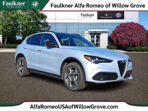 New 2025 Alfa Romeo Stelvio Sprint image 1