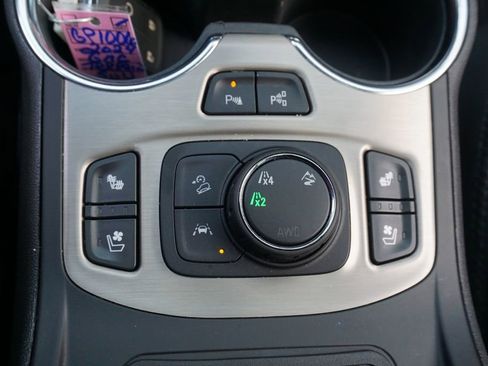 Used 2024 GMC Terrain Denali w/ Black Diamond Edition AWD/4WD image 17