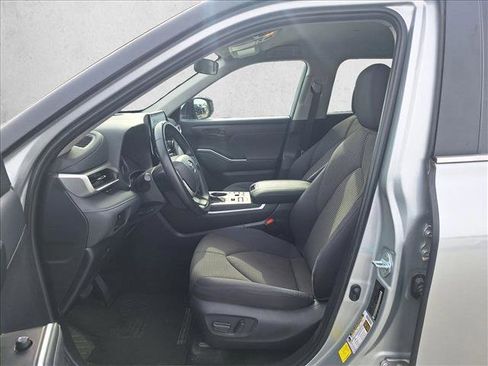 Certified 2024 Toyota Highlander LE image 10