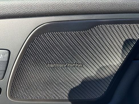 New 2026 Volvo XC60 T8 Plus w/ Protection Package Premier AWD/4WD image 17