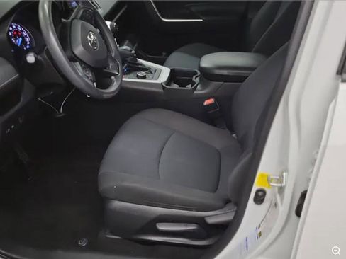 Used 2020 Toyota RAV4 LE AWD/4WD image 8