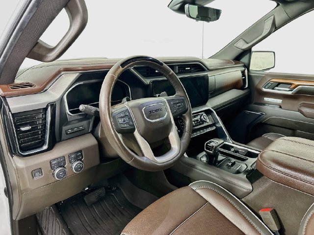 Used 2023 GMC Sierra 1500 Denali w/ Technology Package AWD/4WD image 11