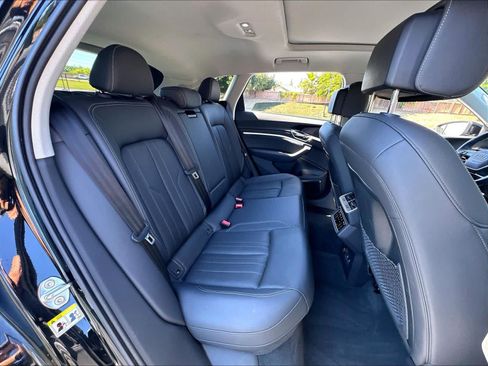Used 2023 Audi e-tron Premium Plus w/ Premium Plus Package AWD/4WD image 30