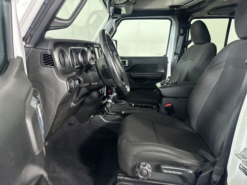Used 2021 Jeep Gladiator Sport image 11
