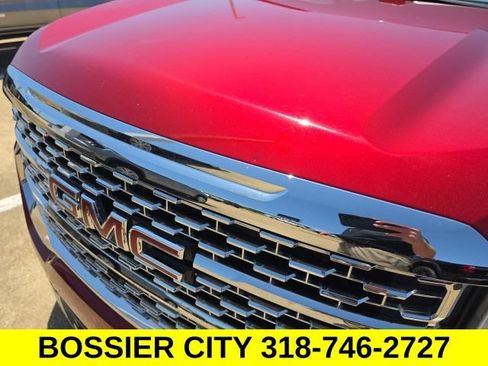 Used 2021 GMC Acadia Denali w/ Denali Technology Package FWD image 2