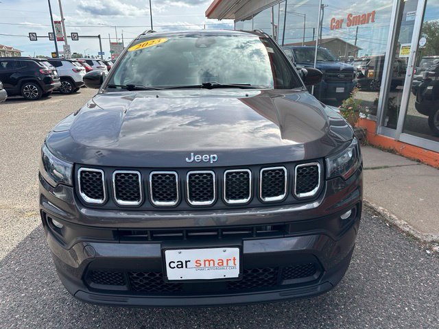 Used 2023 Jeep Compass Latitude w/ Convenience Group AWD/4WD image 2