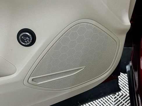 Used 2023 Buick Envision Preferred image 25