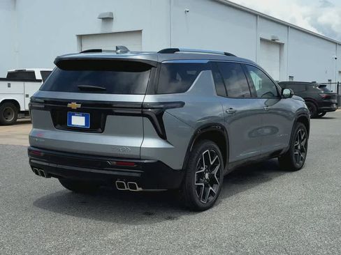 Used 2025 Chevrolet Traverse High Country w/ LPO, Floor Liner Package FWD image 8