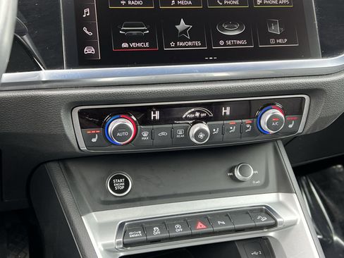 Used 2023 Audi Q3 2.0T Premium image 19