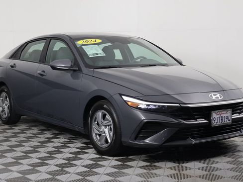 Used 2024 Hyundai Elantra SE FWD image 3