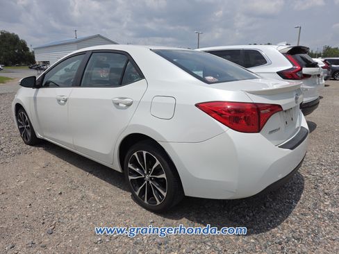 Used 2018 Toyota Corolla SE w/ Carpet Mat Package (TMS) FWD image 10