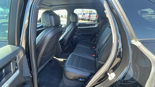 Used 2024 Porsche Cayenne AWD/4WD image 15