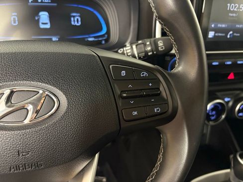 Used 2025 Hyundai Venue SEL FWD image 25