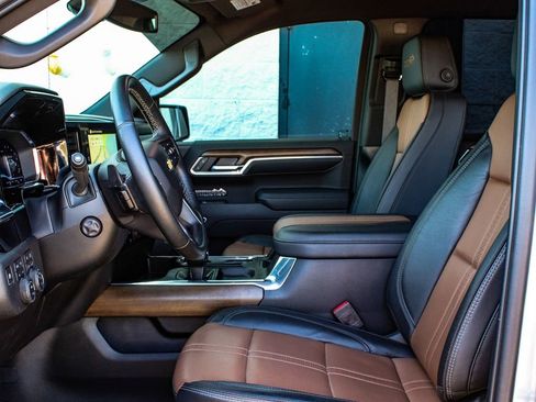 Used 2025 Chevrolet Silverado 1500 High Country image 31