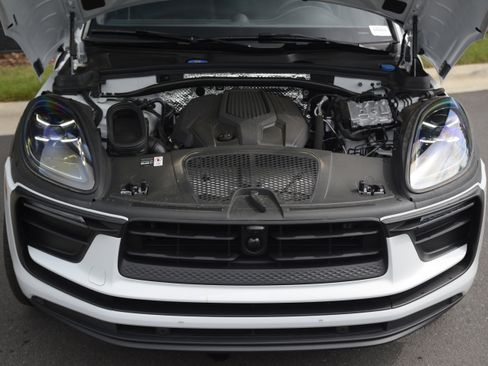Used 2026 Porsche Macan AWD/4WD image 34