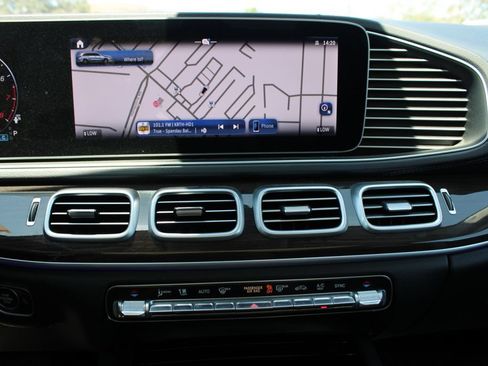 Used 2024 Mercedes-Benz GLS 450 4MATIC image 27