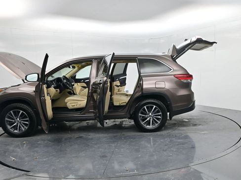 Used 2017 Toyota Highlander XLE image 67