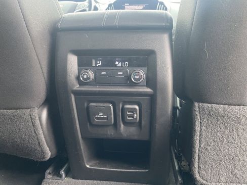 Used 2020 Chevrolet Traverse LT image 15