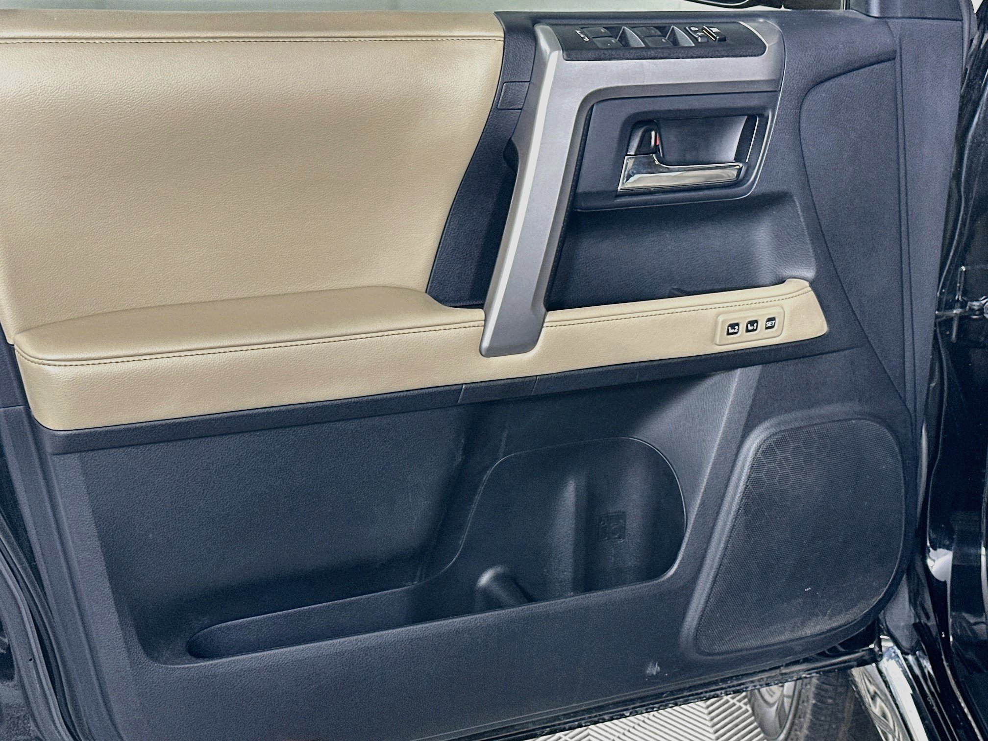 Used 2014 Toyota 4Runner Limited RWD image 15