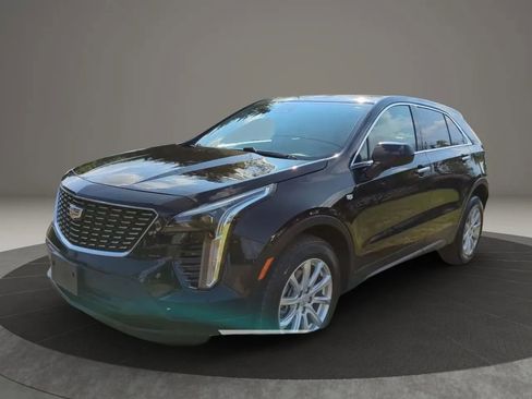 Used 2023 Cadillac XT4 Luxury w/ Cold Weather Package image 1