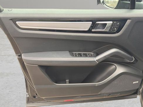 Used 2023 Porsche Cayenne Platinum Edition image 10