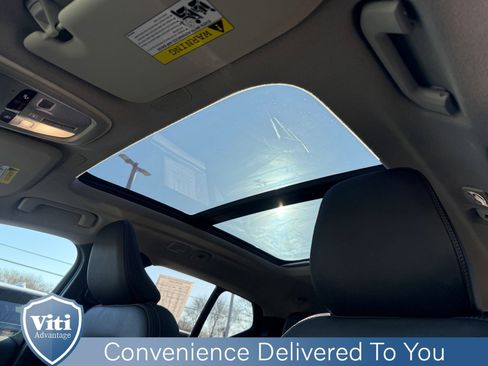 Used 2024 Volvo XC40 B5 Ultimate w/ Protection Package Premier image 19