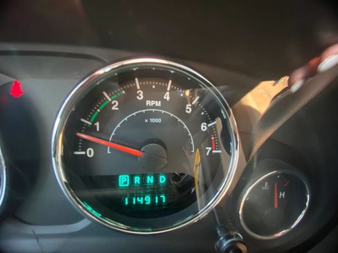 Used 2014 Jeep Wrangler Unlimited Sahara w/ Connectivity Group AWD/4WD image 10