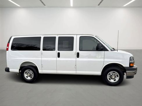Used 2025 Chevrolet Express 2500 LT w/ LT Preferred Equipment Group RWD image 5