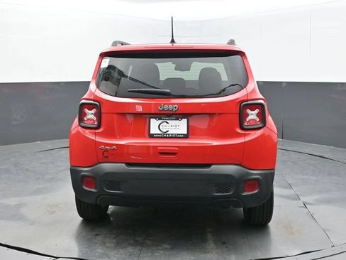 Used 2023 Jeep Renegade Latitude w/ Premium Group AWD/4WD image 6