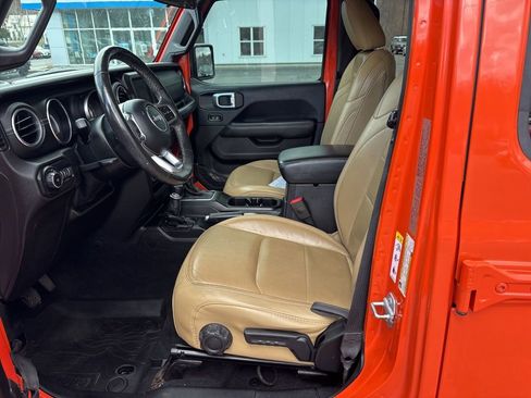 Used 2019 Jeep Wrangler Unlimited Sahara w/ Dual Top Group AWD/4WD image 16