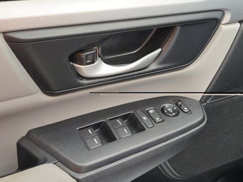 Used 2019 Honda CR-V LX image 16