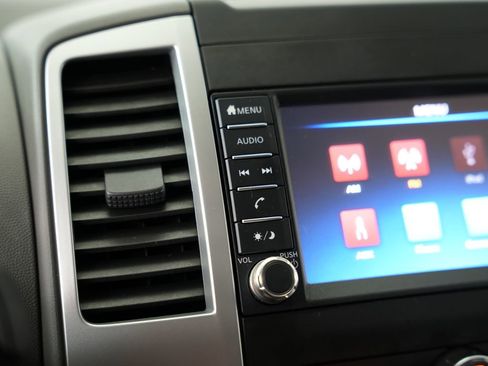 Used 2021 Nissan Frontier SV w/ Midnight Edition Floor Mats image 20