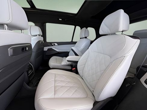 Used 2026 BMW X7 xDrive40i image 28