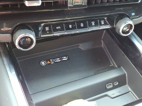 Used 2025 Chevrolet Tahoe LT AWD/4WD image 19
