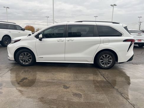Used 2021 Toyota Sienna LE image 8