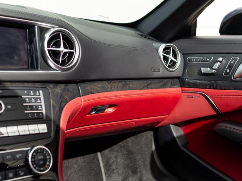 Used 2019 Mercedes-Benz SL 550 image 34